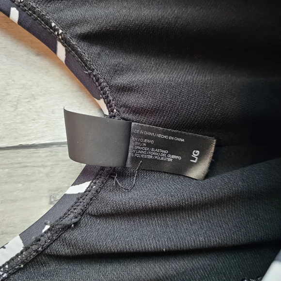 Hurley Black and White Floral Swimsuit Large - Picture 6 of 6